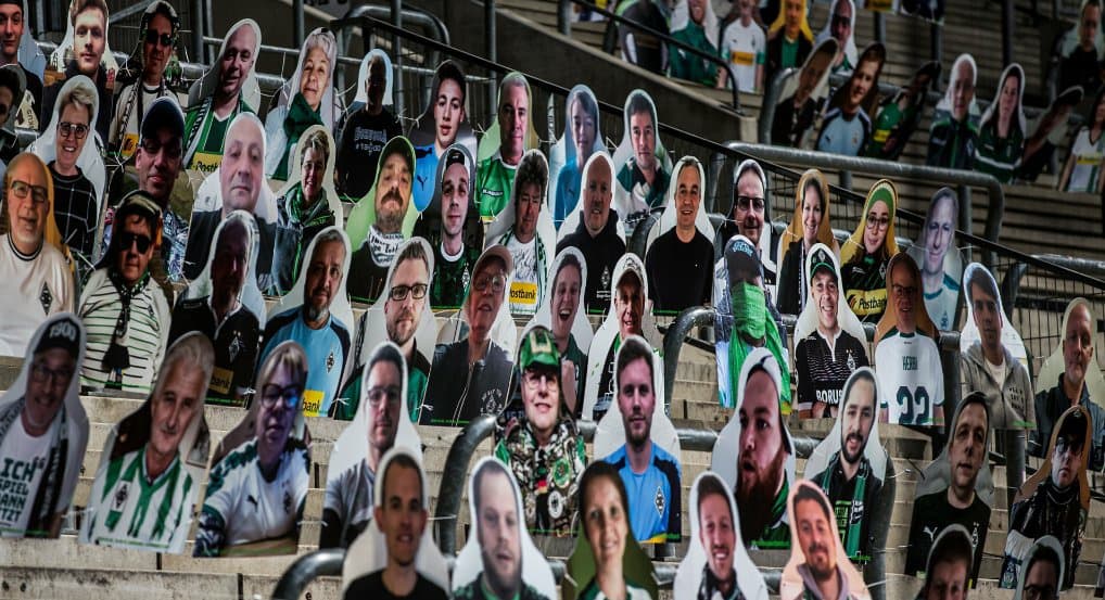 A pesar de no existir una fecha exacta para el regreso del futbol en la Bundesliga debido al covid-19, los fanáticos del ‘Gladbach’ imprimieron en sus asientos abonados, sus propias imágenes para estar presentes en el Borussia Park.
