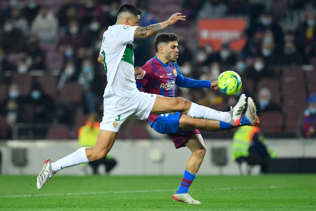 Los goles de Ferran Jutgla (16'), Gavi (19') y Nicolás González (85) le dan los tres puntos al Barcelona luego de vencer 3-2 al Elche en el Camp Nou.