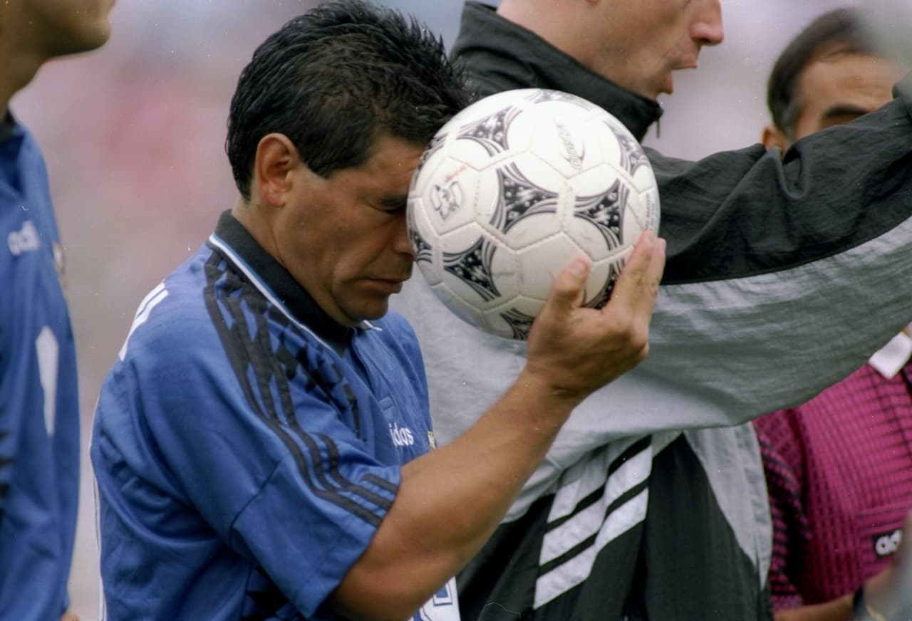 Ya en el juego con Grecia a Maradona se le veía enérgico. Anotó uno de los cuatro goles de Argentina en este triunfo.