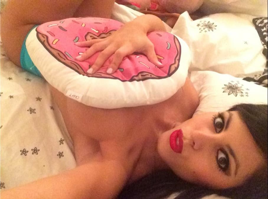 La espectacular argentina es la sensación del equipo de fútbol Estudiantes de la Plata y ha señalado que su futbolista favorito es es Sebastián Verón, jugador que ya se retiro del balompié,