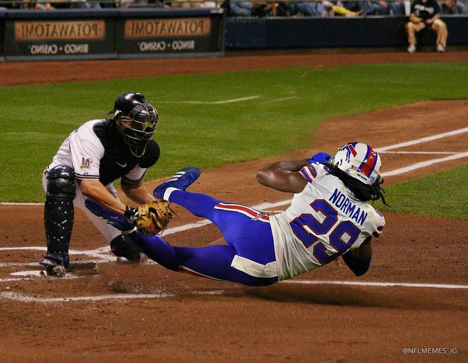 Los memes también ‘despacharon’ a Josh Norman | Las burlas en internet hicieron lo suyo luego de que el corredor de los Titans quitara de se camino al cornerback de los Buffalo Bills.