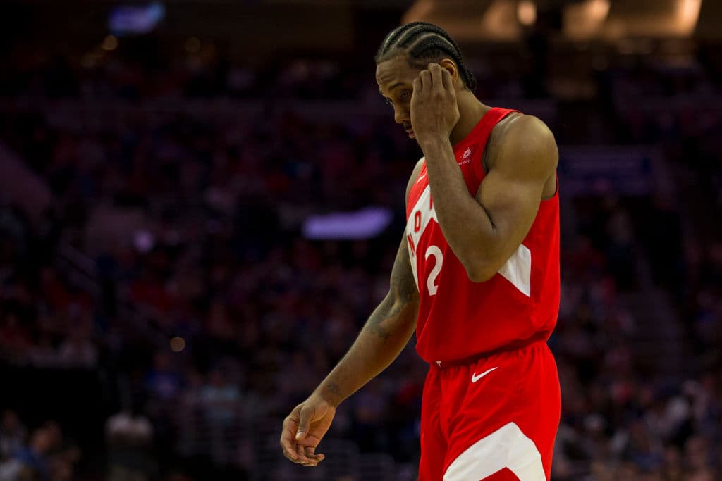 Los Philadelphia 76ers se negaron a ser eliminados en casa al vencer 112-101 a los Toronto Raptors en el Juego 6 de su serie de Playoffs de segunda ronda en la Conferencia del Este en la NBA y con esto forzaron al séptimo y definitivo encuentro, que habrá de jugarse el domingo próximo. Jimmy Butler anotó 25 puntos y Ben Simmons aportó 21 para que los Sixers alarguen la serie en Canadá.