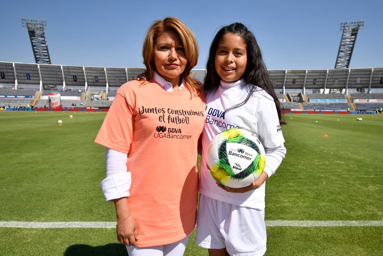 Las mujeres serán protagonistas del protocolo en el Estadio Universitario BUAP para el juego entre Lobos BUAP y León por la Jornada 10 del
<a href="https://www.univision.com/deportes/futbol/liga-mx/*">Clausura 2019</a>.