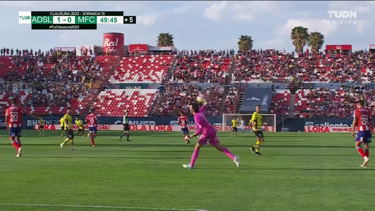 ¡TIRO ATAJADO! disparo por Nicolás Benedetti.