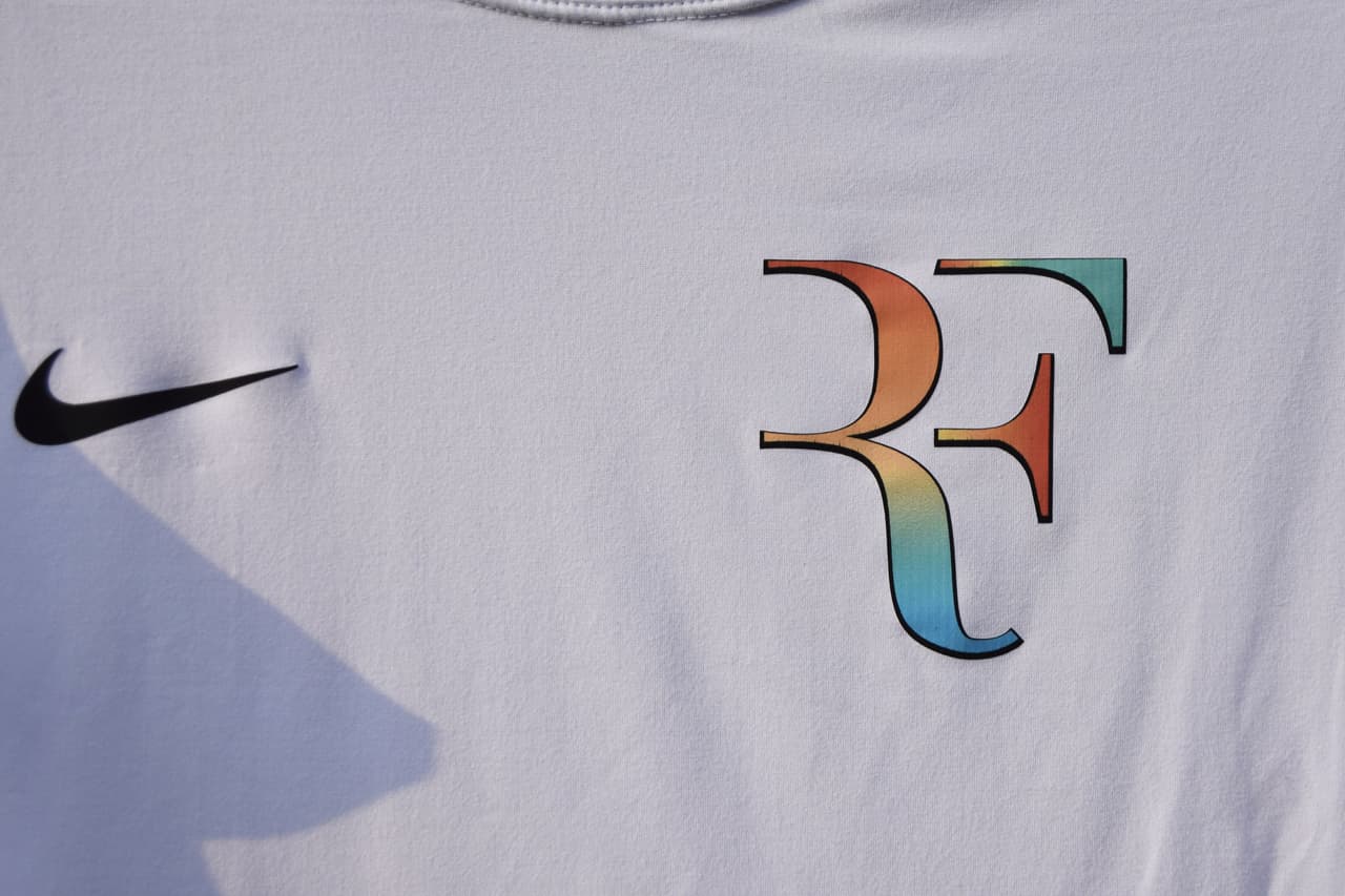 Roger Federer se impuso 2 sets a 1 ante Alexander Zverev en un juego de exhibición que representó una fiesta total en la Plaza de Toros México.