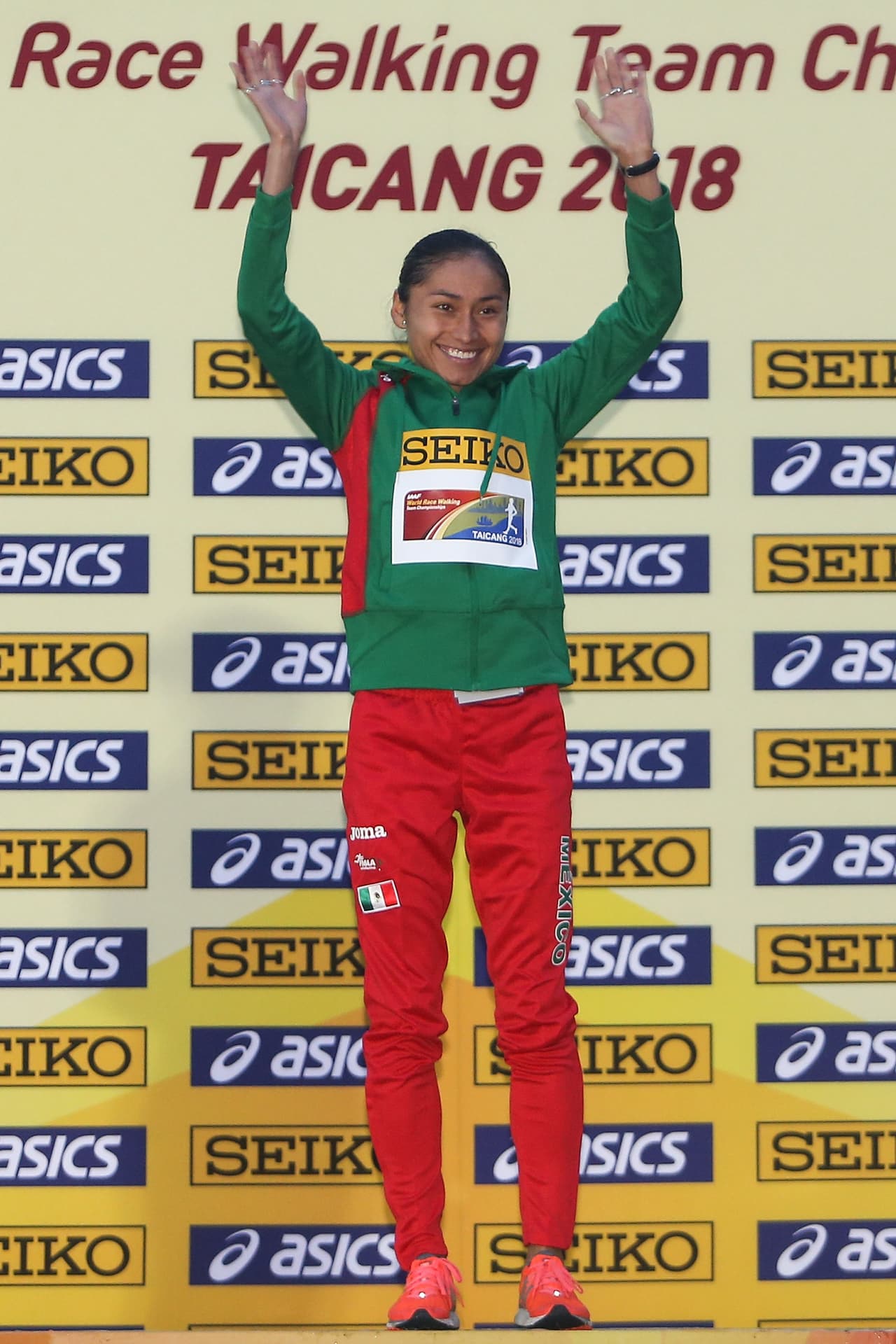 La mexicana Guadalupe 'Lupita' González puso así en lo más alto del podio deportivo al país con un logro memorable.