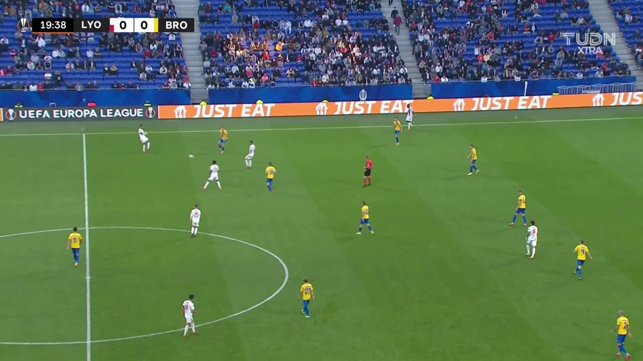 ¡TIRO ATAJADO! disparo por Houssem Aouar.