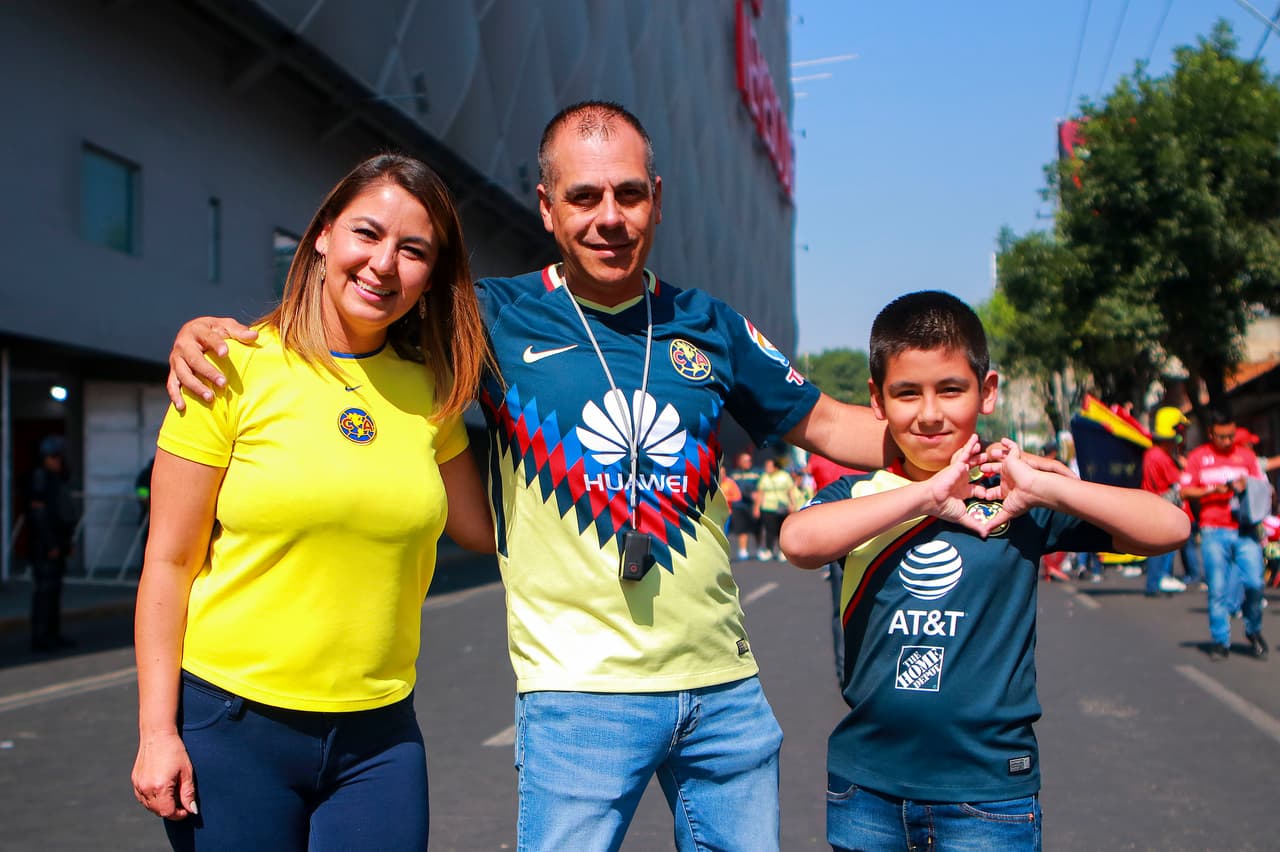 La alegría y el color de los hinchas de Toluca y América se tomaron el estadio Nemesio Diez en medio de la fiesta de la Jornada 15 del Clausura 2019 en la Liga MX, en medio de la celebración del Mes del Niño.