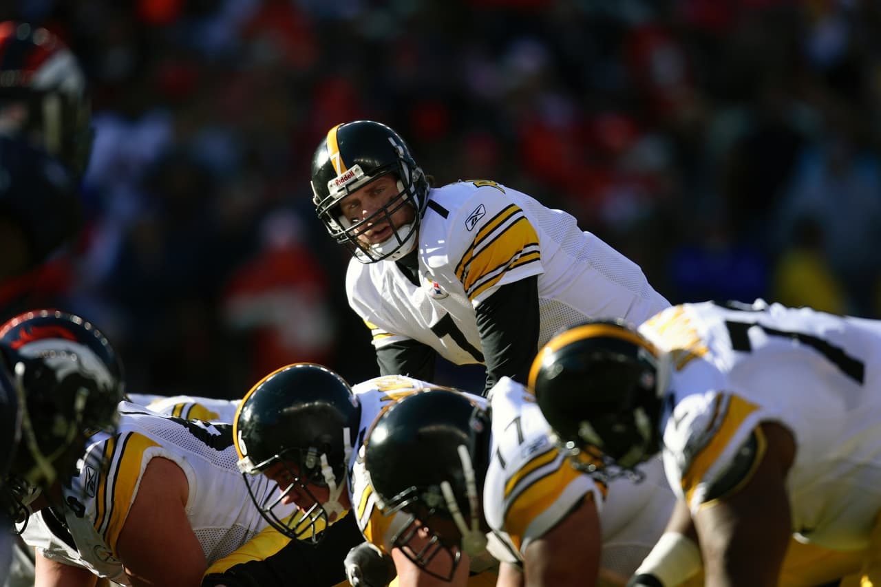 2005 Campeonato de la Conferencia Americana. En 2005 volvieron a enfrentarse por el boleto para el Super Bowl, en este caso el XL. Jake Plummer era el quarterback de los Broncos quien intentaba tomar el lugar del legendario John Elway. Con Pittsburgh ya lucía Ben Roethlisberger quien encajó perfecto en el sistema del coach Bill Cowher. Pittsburgh se impuso 34 -17 en el último partido de Playoffs del coach Mike Shanahan con los Broncos.