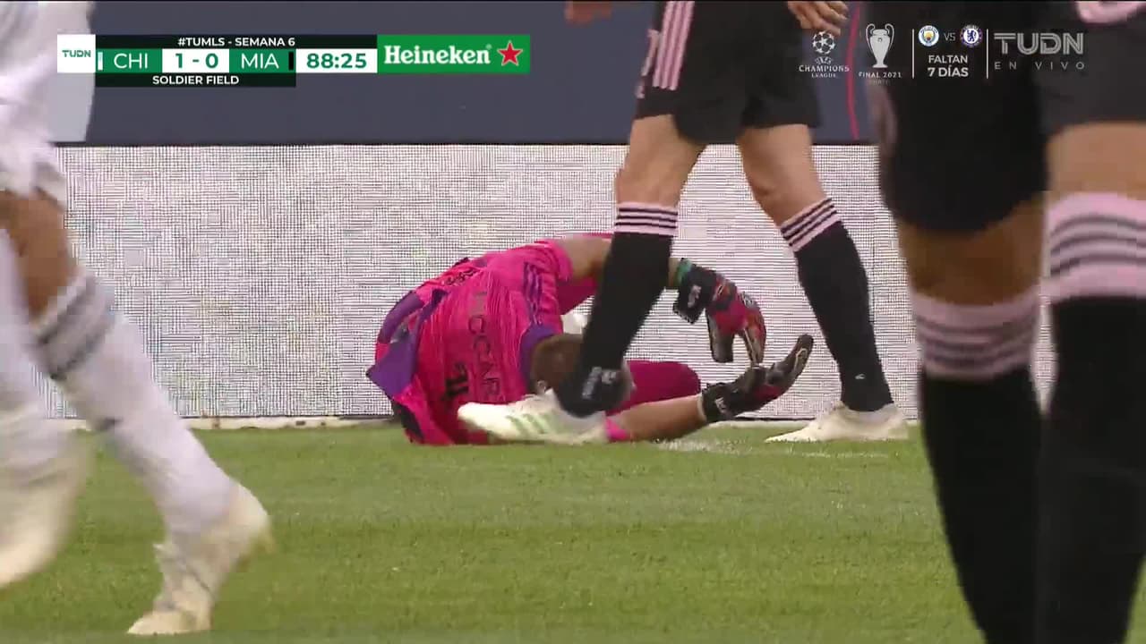 ¡TIRO ATAJADO! disparo por Francisco Calvo.