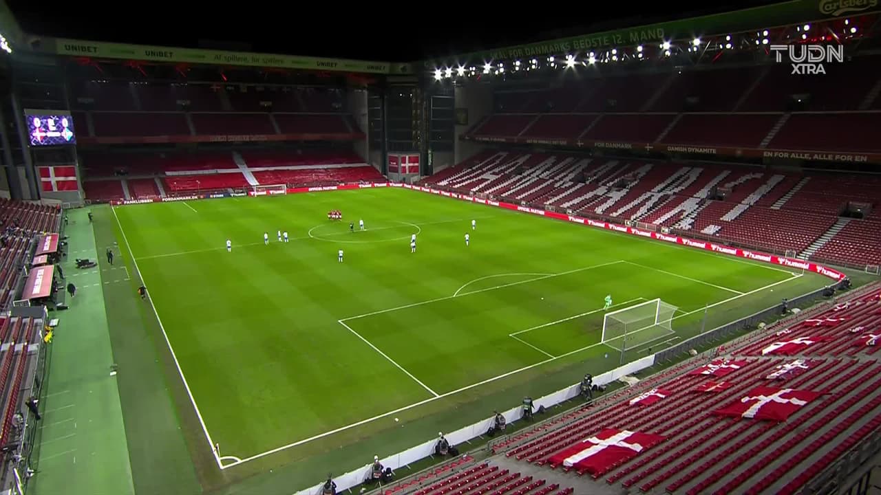 Arranca el partido y la pelota está en juego.
