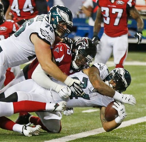 Los Eagles no pudieron alcanzar en el marcador a los Falcons y recibieron su primer descalabro de la temporada con marcador de 26-24 en Lunes por la Noche.