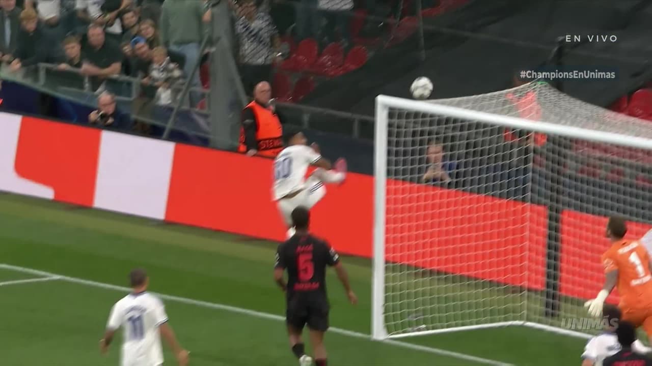 ¡Poste salvador! Copenhague cerca del segundo gol ante Leverkusen