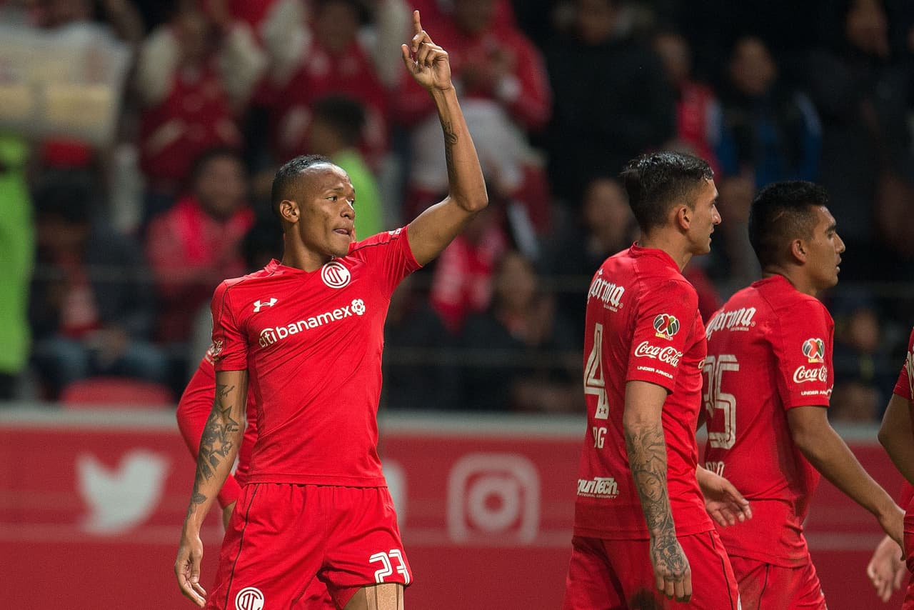Luis Quiñones logró lo que parecía una hazaña al minuto 15 del segundo tiempo con el 2-1 a favor de Toluca.