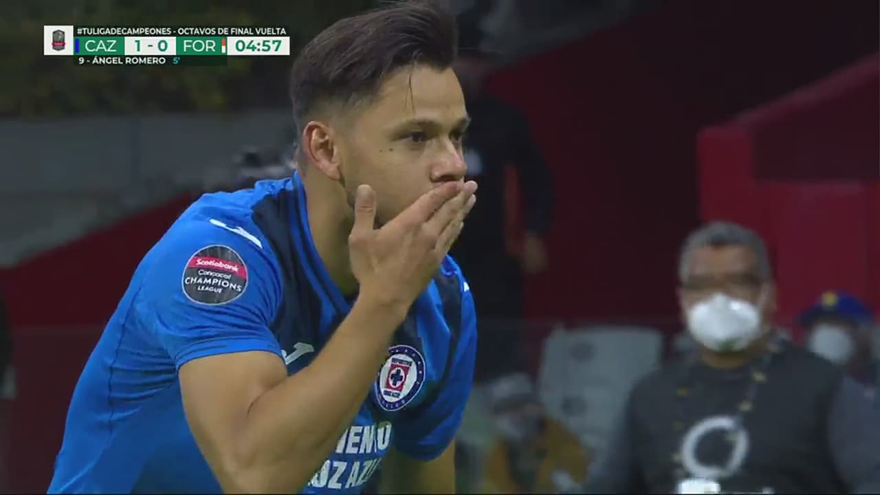 ¡Se estrena con La Máquina! Ángel Romero se desliza para el 1-0