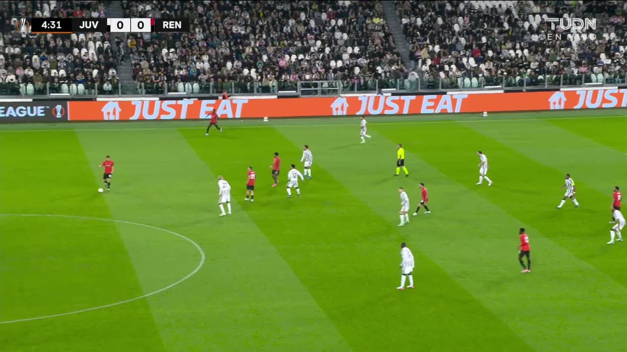 ¡GOL!  anota para Juventus. Zeki Çelik