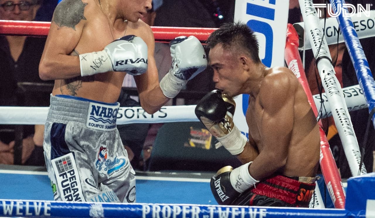 El 'Vaquero' Navarrete detuvo por nocaut técnico al filipino Jeo Tupas Santisima en 11 rounds.