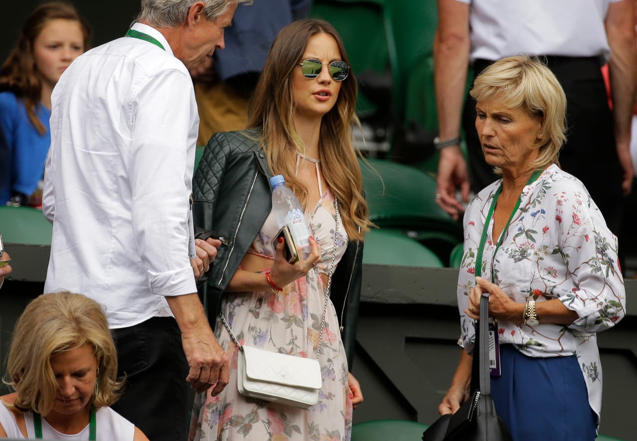 Por su parte, la hermosa Ester Satorova, esposa de Berdych, también estuvo en la gradería para brindarle su apoyo.