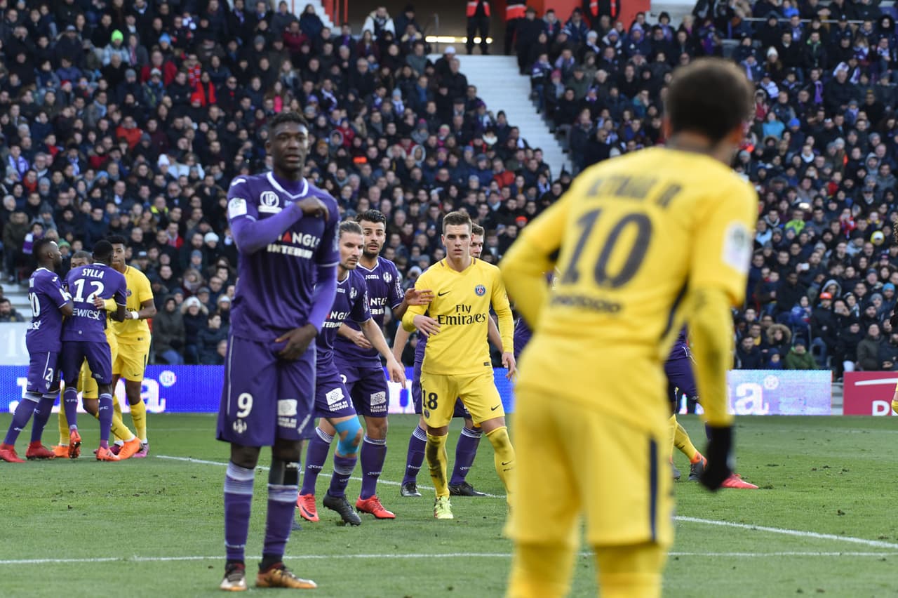 Se acerca a apenas dos de su compañero Cavani (21), el líder de la tabla de máximos anotadores del campeonato.