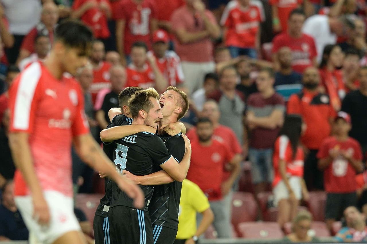 Hapoel Be'er Sheva 2-2 Dinamo Zagreb: después del 5-0 de los croatas en casa, igualaron para dejar el global por 7-2 a su favor. Contundente triunfo ante la escuadra israelita.