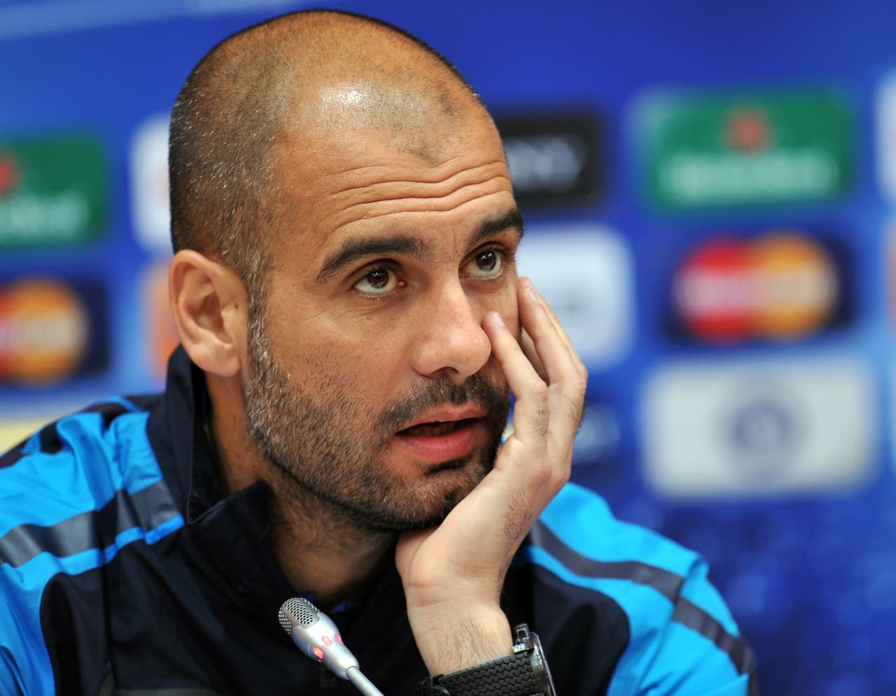 Fue así como en rueda de prensa en abril de 2011, Guardiola estalló y dijo de Mourinho: "Es el pu.. amo, es el pu.. jefe", al ser cuestionado sobre algún concepto del portugués. Reacción inesperada.