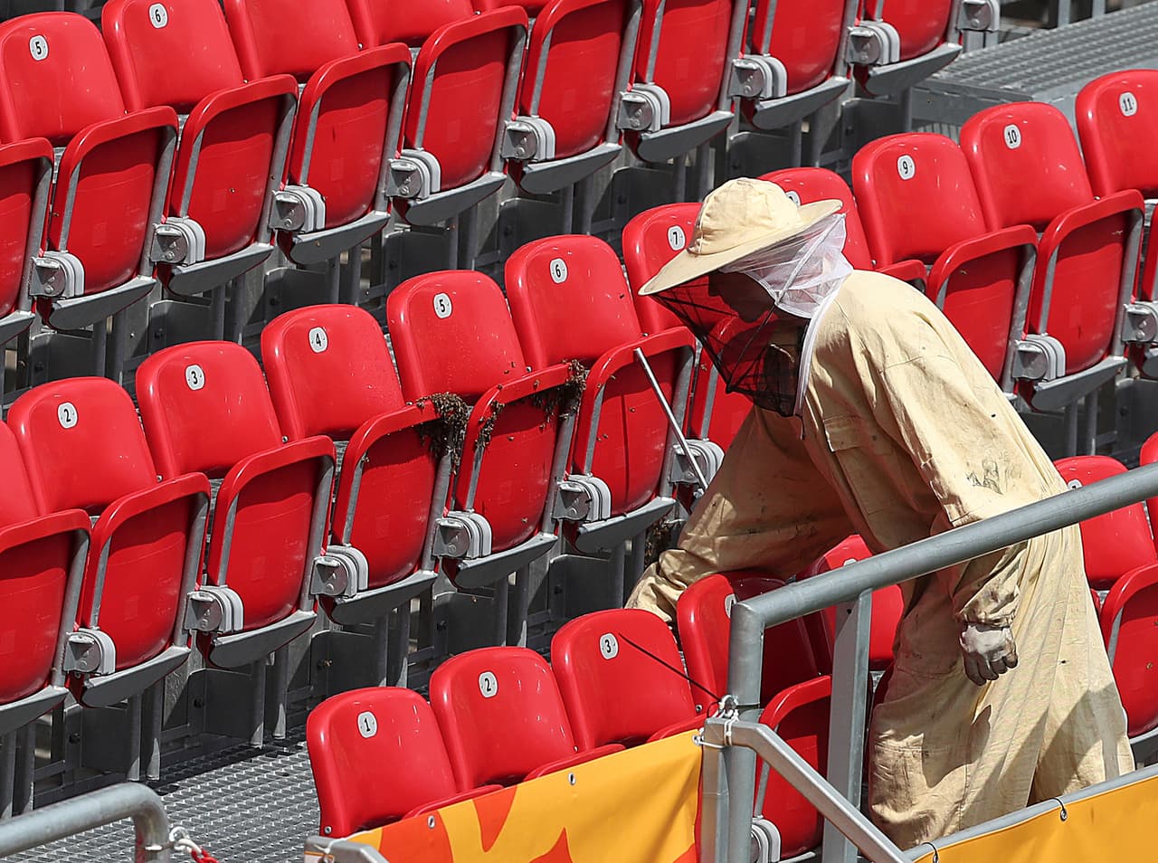 Este viernes, en Lodz, iniciaron los Cuartos de Final de la Copa del Mundo pero antes de dar el pitazo inicial hubo una emergencia en las graderías.