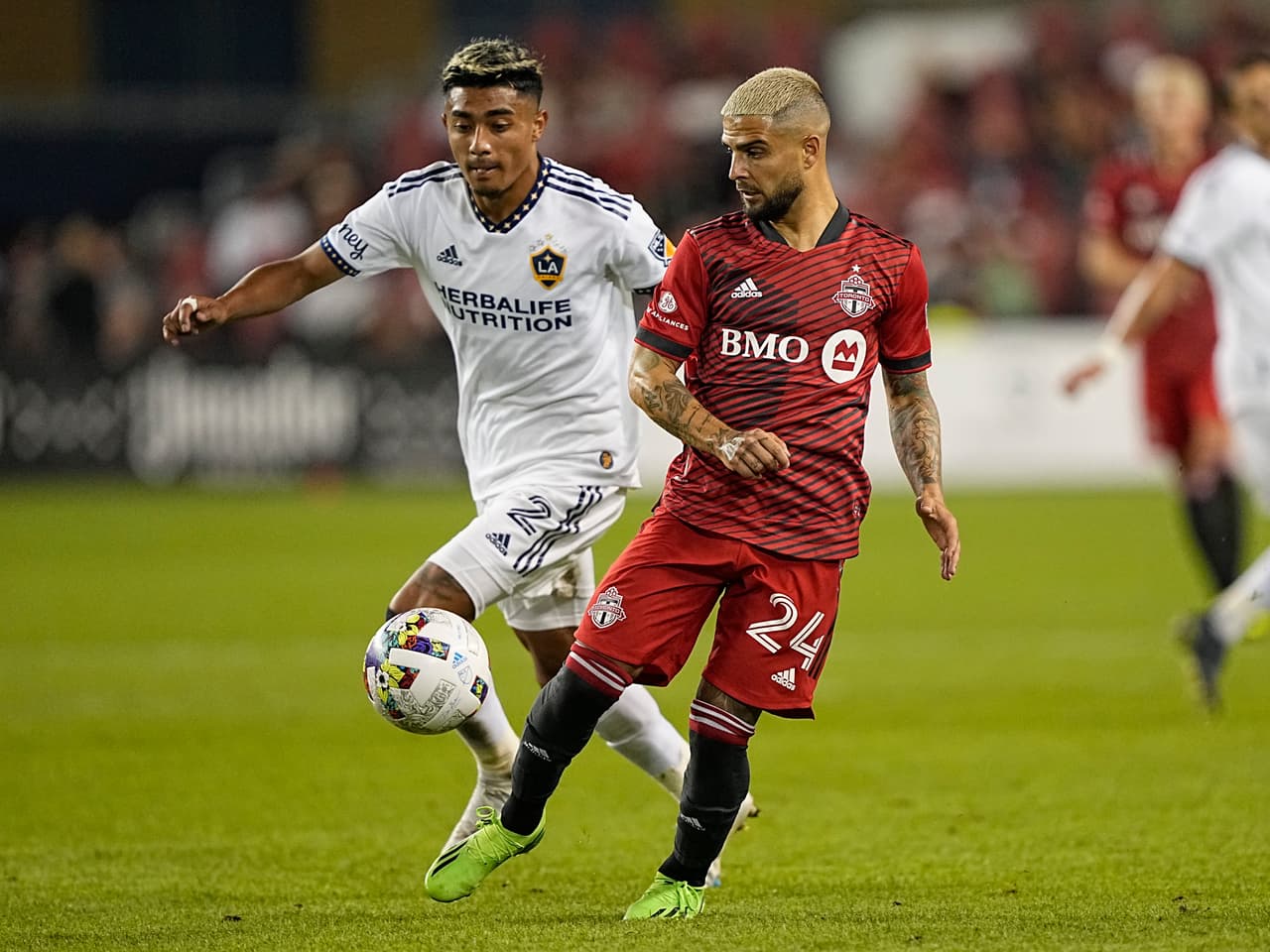 Julián Araujo debe elevar su nivel para ayudar a la solidez del Galaxy en busca del pase a Playoffs y con ello aumentar sus chances de estar en Qatar 2022 con México.