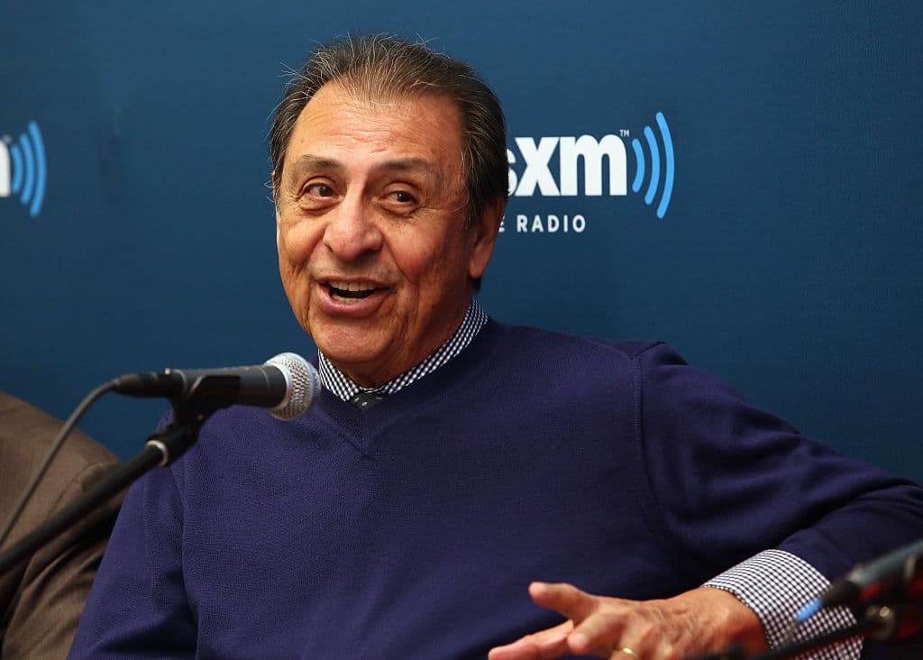 <b><a href="https://www.univision.com/local/nueva-york-wxtv/muere-actor-hispano-plaza-sesamo-emilio-delgado">Emilio Delgado "Luis", actor </a></b>
<br>
<br>Delgado murió a los 81 años de mieloma múltiple por cáncer en la sangre en su casa en Nueva York. 
<br>
<br>El actor hispano de Plaza Sésamo que dio vida a Luis por más de cuatro décadas, interpretó a un personaje latino ordinario y no estereotípico en un momento en que tales representaciones eran pocas y distantes en la televisión, para adultos o niños. La influencia de Delgado y otros actores fue crucial para que Plaza Sésamo tuviera su calle en Nueva York -Sesame Street está ubicada en Calle 63 Oeste y Broadway en el Upper West Side-, cuando el programa cumplió su 50mo aniversario. 
<br>
<br>