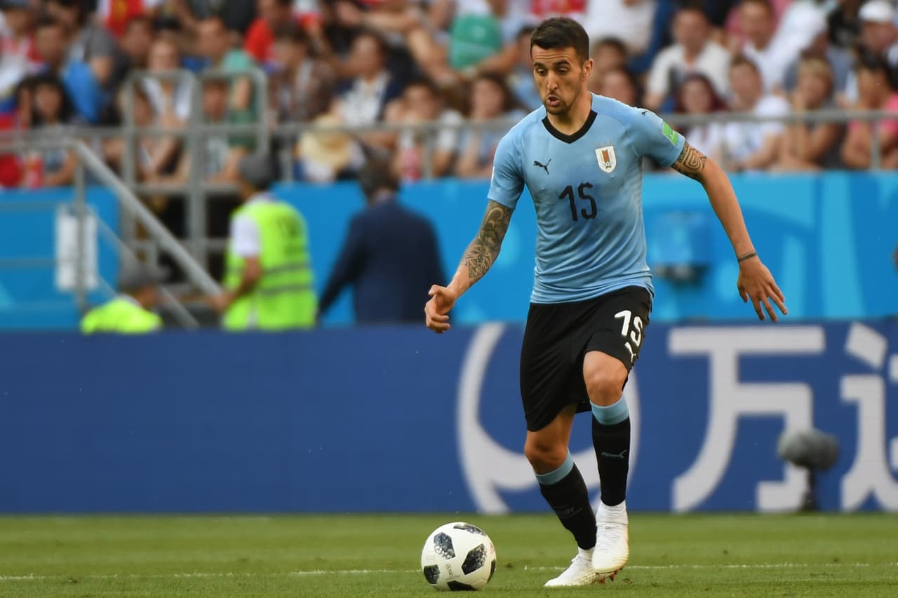 A pesar de eso, Uruguay dominó el balón sin que eso sirviera para generar oportunidades claras de gol.