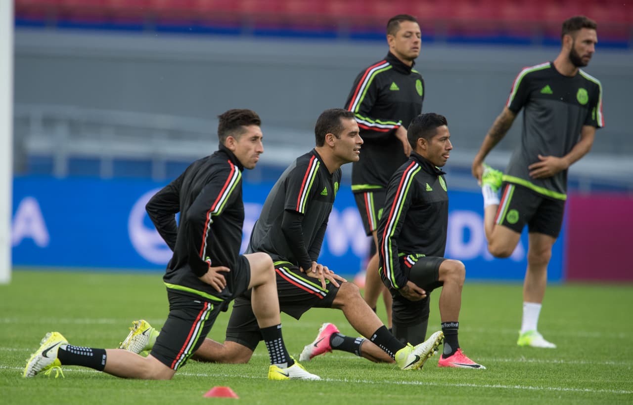 La sesión comenzó con trabajos de calentamiento y estiramiento, para comenzar a poner a punto el cuerpo.