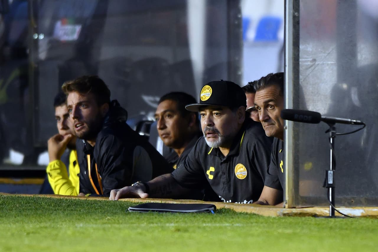 En el segundo tiempo los Dorados tuvieron unas cuantas oportunidades, pero ya en los últimos 10 minutos del partido. Incluso un tiro que se estrelló en el larguero puso así a Diego.