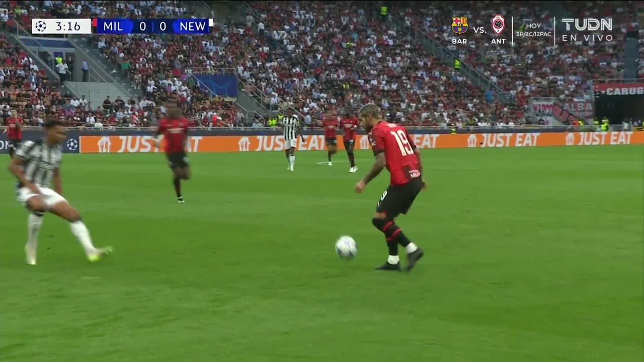 ¡TIRO ATAJADO! disparo por Rafael Leão.