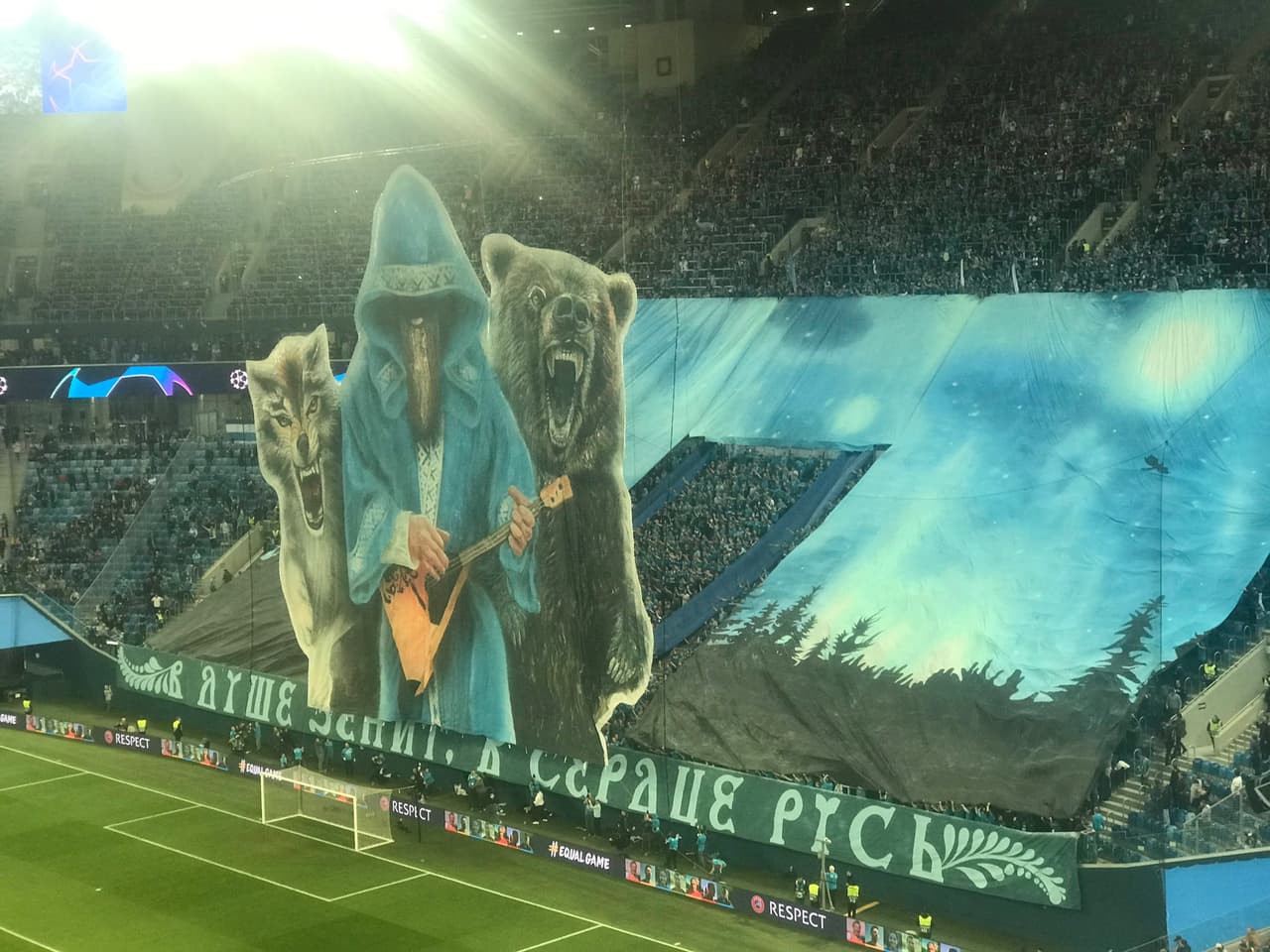 El FC Zenit St. Petersburg se lució este año con los tifos que presentó durante sus diversos partidos.