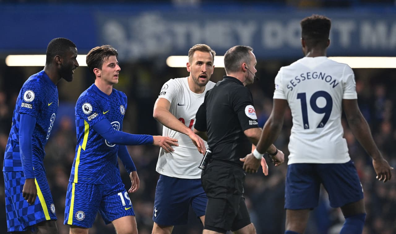 Los Blues se impusieron sobre el Tottenham en Stamford Bridge con las anotaciones de Hakim Ziyech y Thiago Silva.