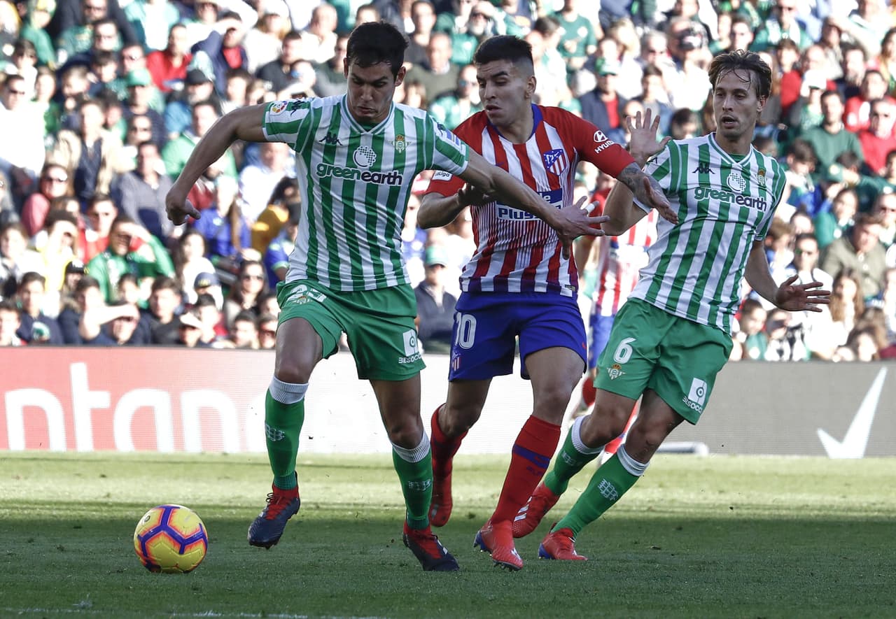 Betis supo cómo ser más eficiente con el balón que su rival, que es más poderoso y que buscaba acercarse al Barcelona en el liderato.