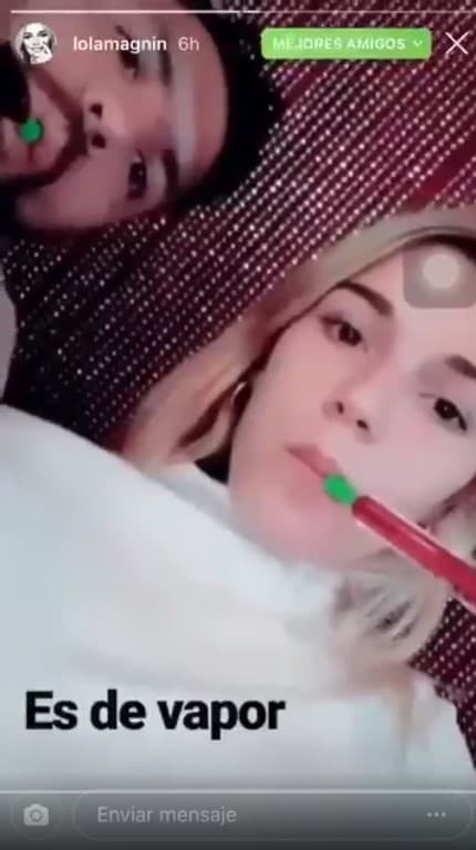 La modelo no tuvo inconveniente en publicar un video junto a Agüero en el que ambos aparecen fumando una pipa de agua, algo que no fue bien visto por los directivos del equipo donde juega el delantero.