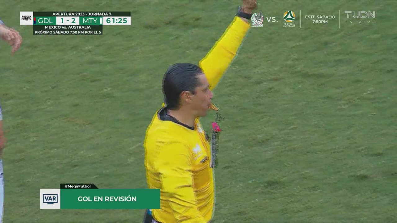 ¡VAR anula gol de Chivas! Marín está adelantado
