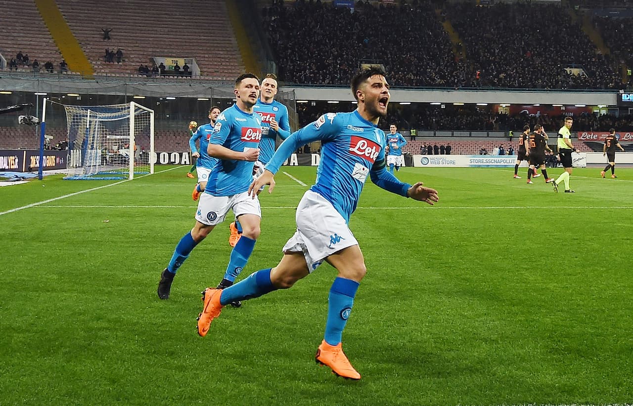 Lorenzo Insigne le puso muy temprano el picante del gol como ingrediente y al minuto 6 del primer tiempo marcó el 1-0 para los locale en el estadio San Paolo.