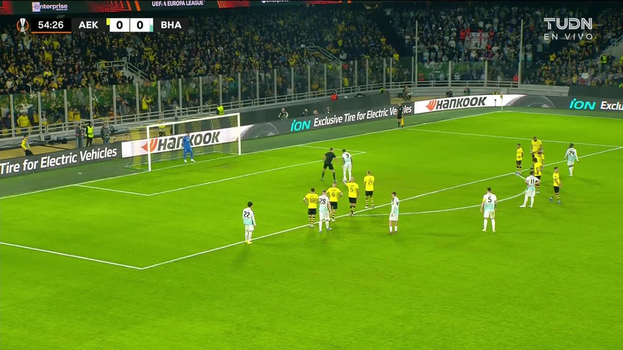 ¡GOL!  anota para Brighton. João Pedro