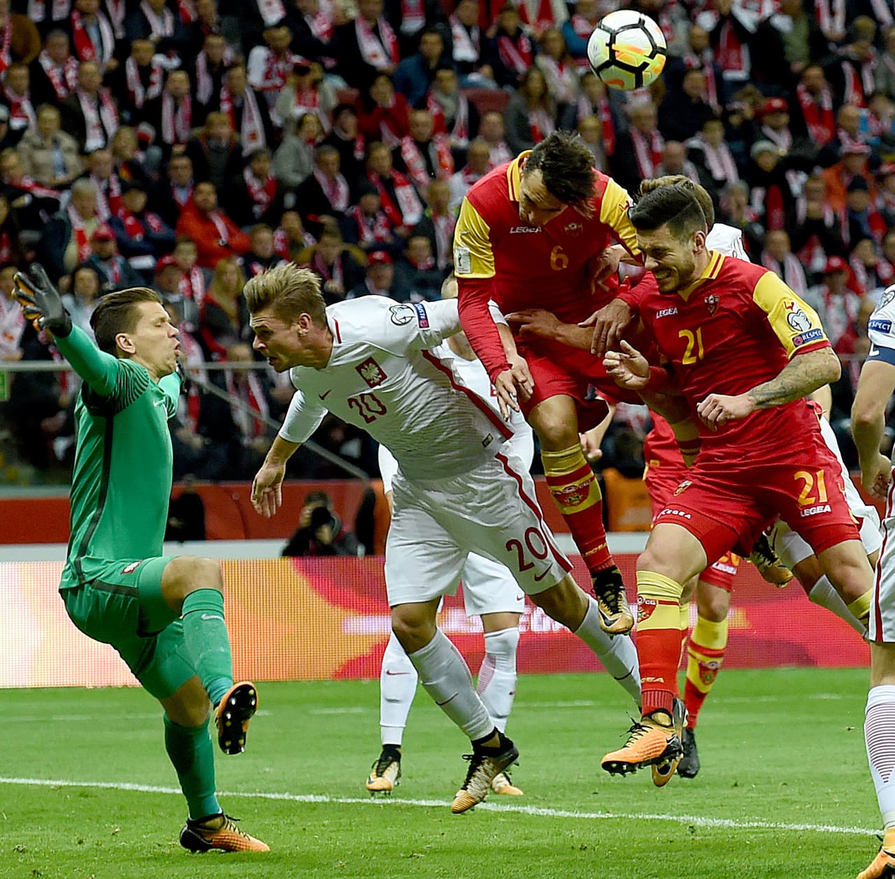 La arremetida local no cesó y se aseguraron al minuto 42 del segundo tiempo de poner el 4-2 de la victoria, para prender la fiesta frente a su público.