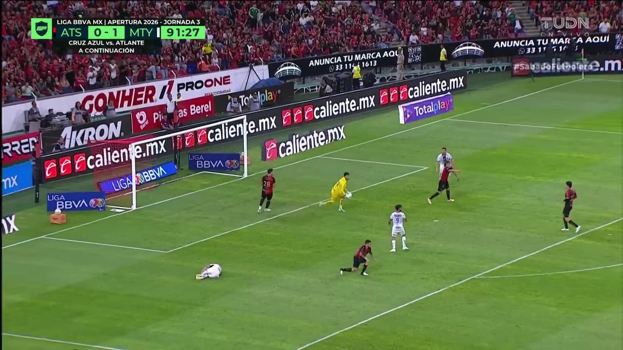 ¡Tarjeta roja para Milton Valenzuela! Dura entrada sobre Fimbres