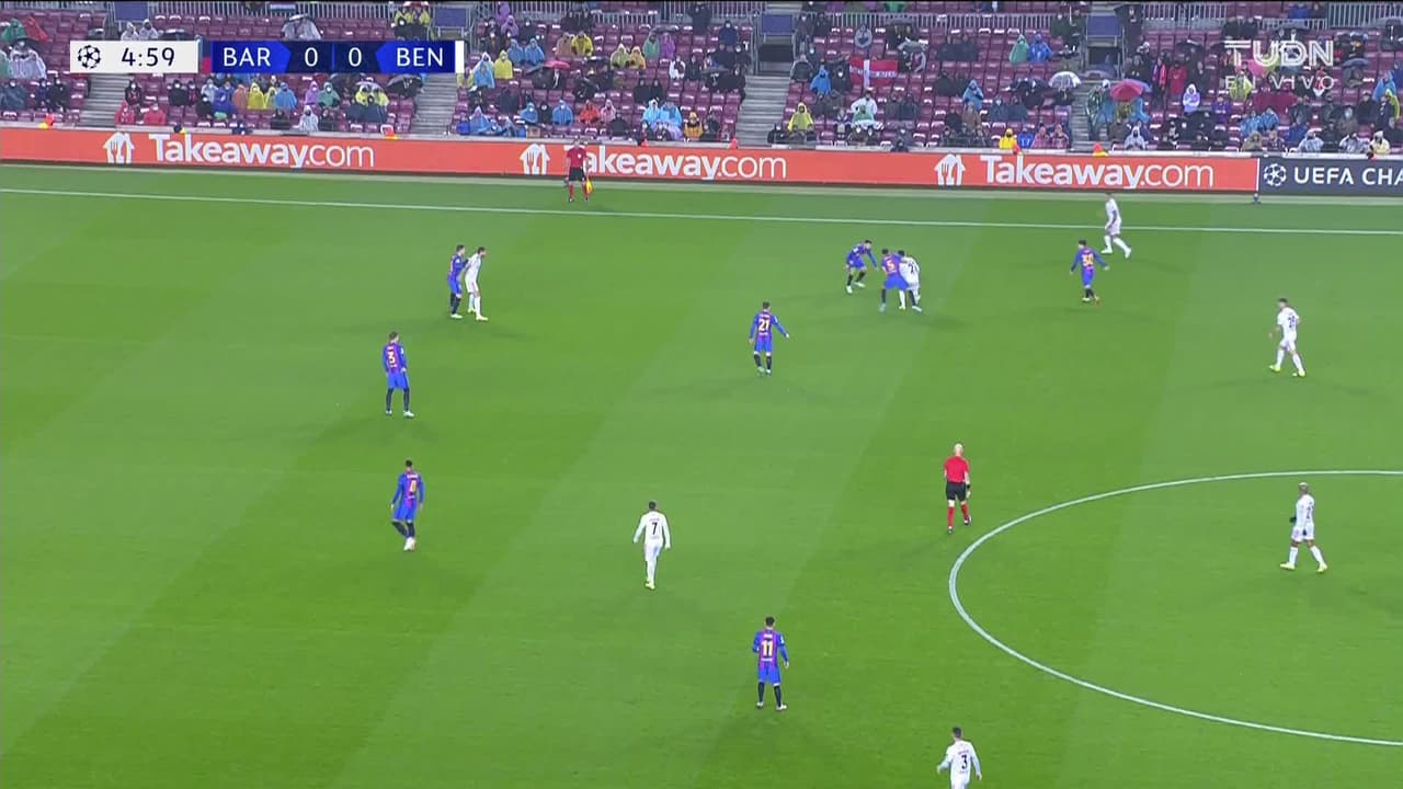 ¡TIRO ATAJADO! disparo por Roman Yaremchuk.