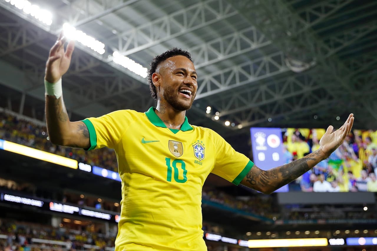 Brasil 2-2 Colombia. Casemiro abrió el marcador y el atacante del PSG lo cerró; Muriel marcó un doblete.