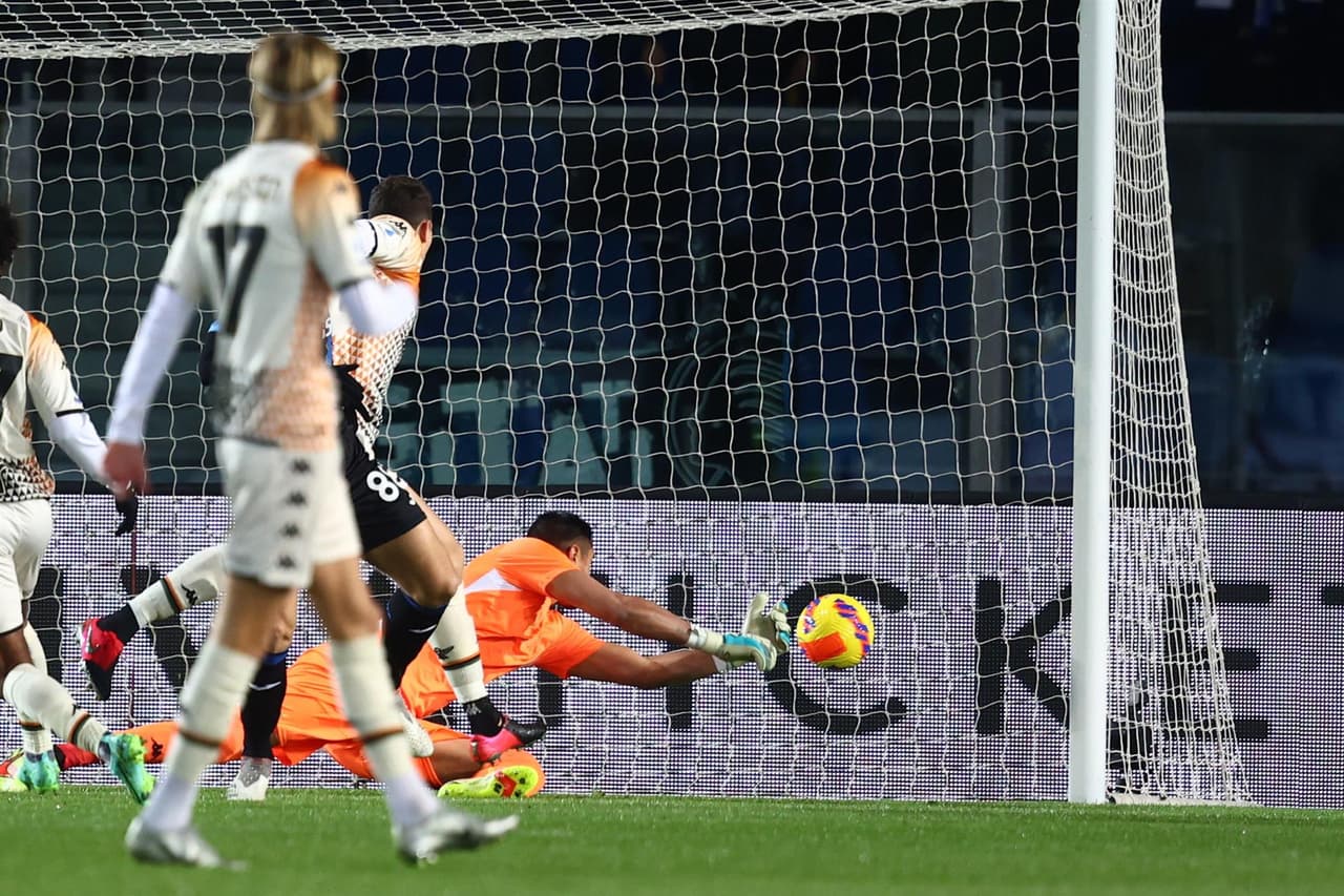Atalanta no se toca el corazón y golea 4-0 a Venezia en la J15 de la Serie A. Pasalic se lució con hat trick, mientras que Koopmeiners sumó uno más a la victoria.