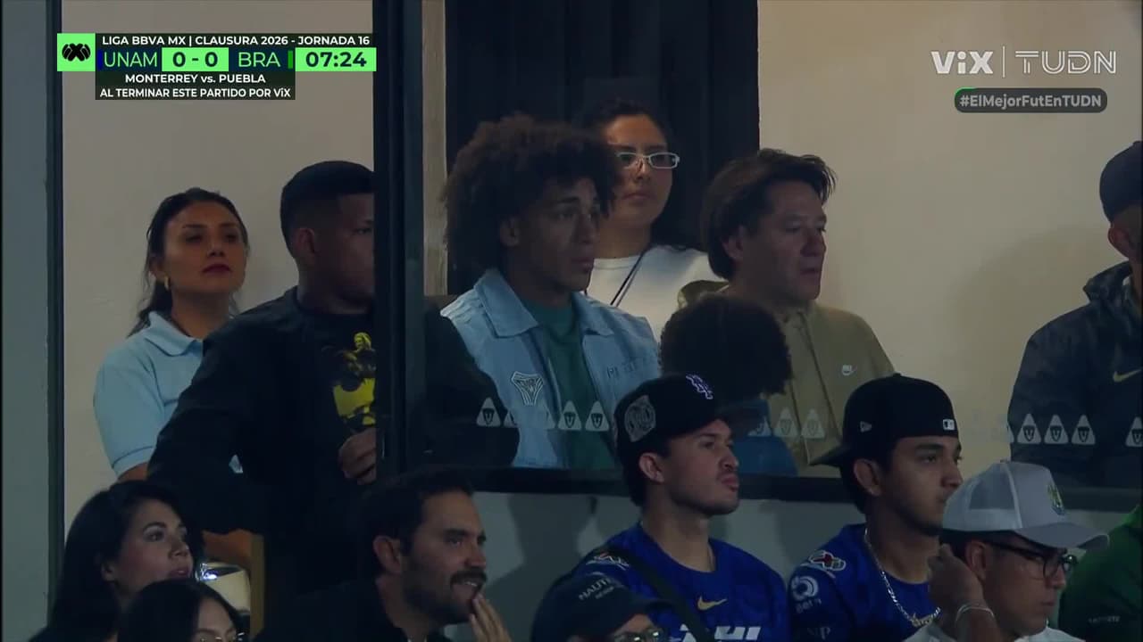 ¡Coco y coquito presentes viendo a Pumas en la tribuna!