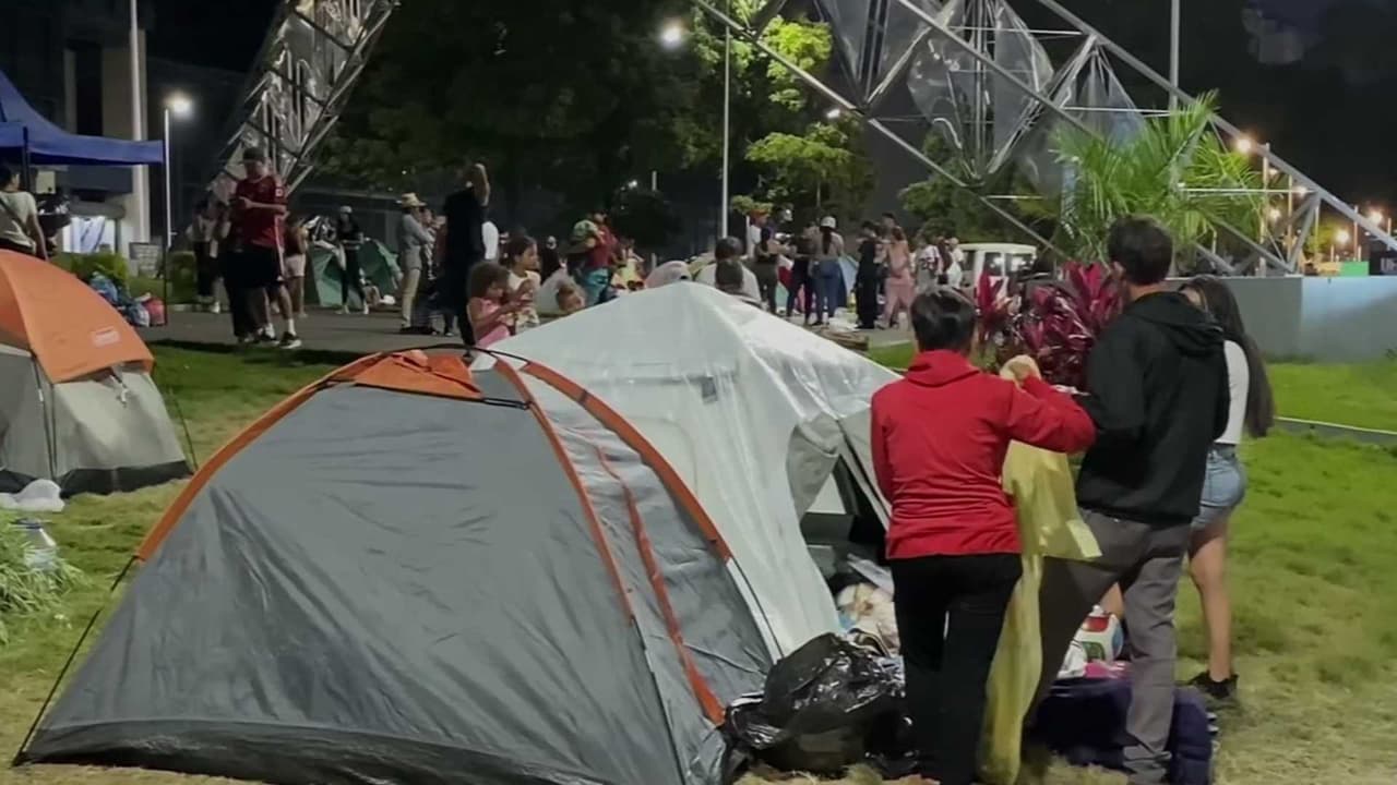 Caracas se convierte en mega campamento tras terremotos en Venezuela