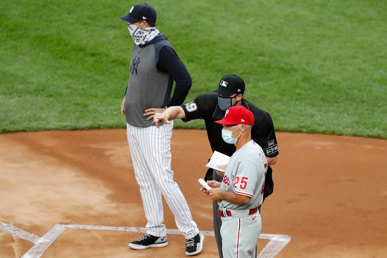 Bocina de aficionados de Phillies molesta a Aaron Boone