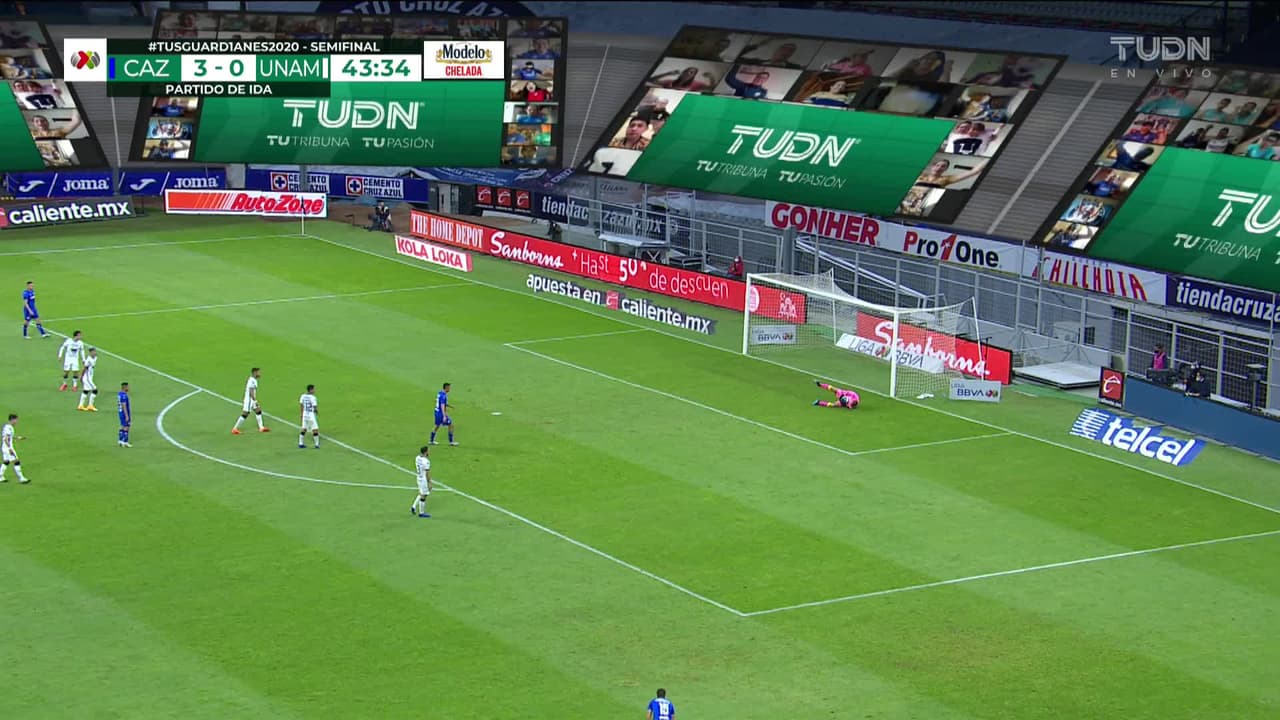 ¡TIRO ATAJADO! disparo por Luís Romo.