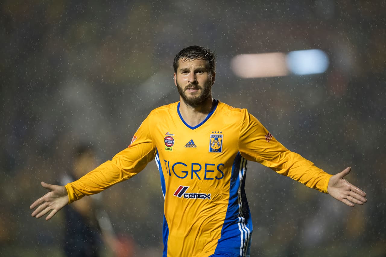 Otra de las grandes noches de Gignac en la Liguilla fue en los cuartos de final de aquel Apertura 2016 ante Pumas. En la vuelta, tras un empate 2-2 en el primer juego, el francés se reportó conó triplete para el 5-0 lapidario para los de la UNAM.