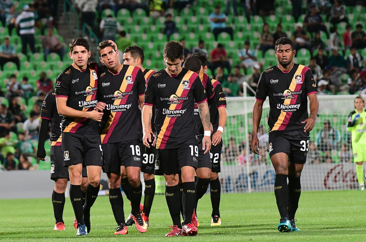 Action photo during the match Santos vs Coras Tepic, Corresponding 2st Round of the Crown Cup MX Clausura 2017, at TSM Corona Stadium. Foto de accion durante el partido Santos vs Coras Tepic, Correspondiente a la Jornada 2 de la Copa Corona MX del Torneo Clausura 2017, en el Estadio TSM Corona, en la foto: (i-d), Carlos Villanueva, Daniel Rios, Juan Neira, Elbis Sousa de Coras 24/01/2017/MEXSPORT/Enrique Terrazas.